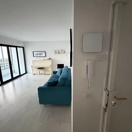 62 M2, T3, Palm Beach, Sea View, 30 Meters From *